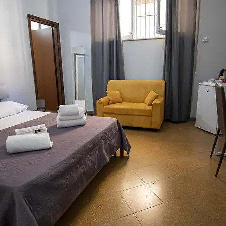 Giachi Friendly Rooms Alla Stazione Palermo Exterior foto