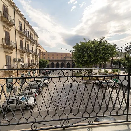 Giachi Friendly Rooms Alla Stazione Palermo Exterior foto