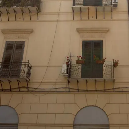 Giachi Friendly Rooms Alla Stazione Palermo Exterior foto